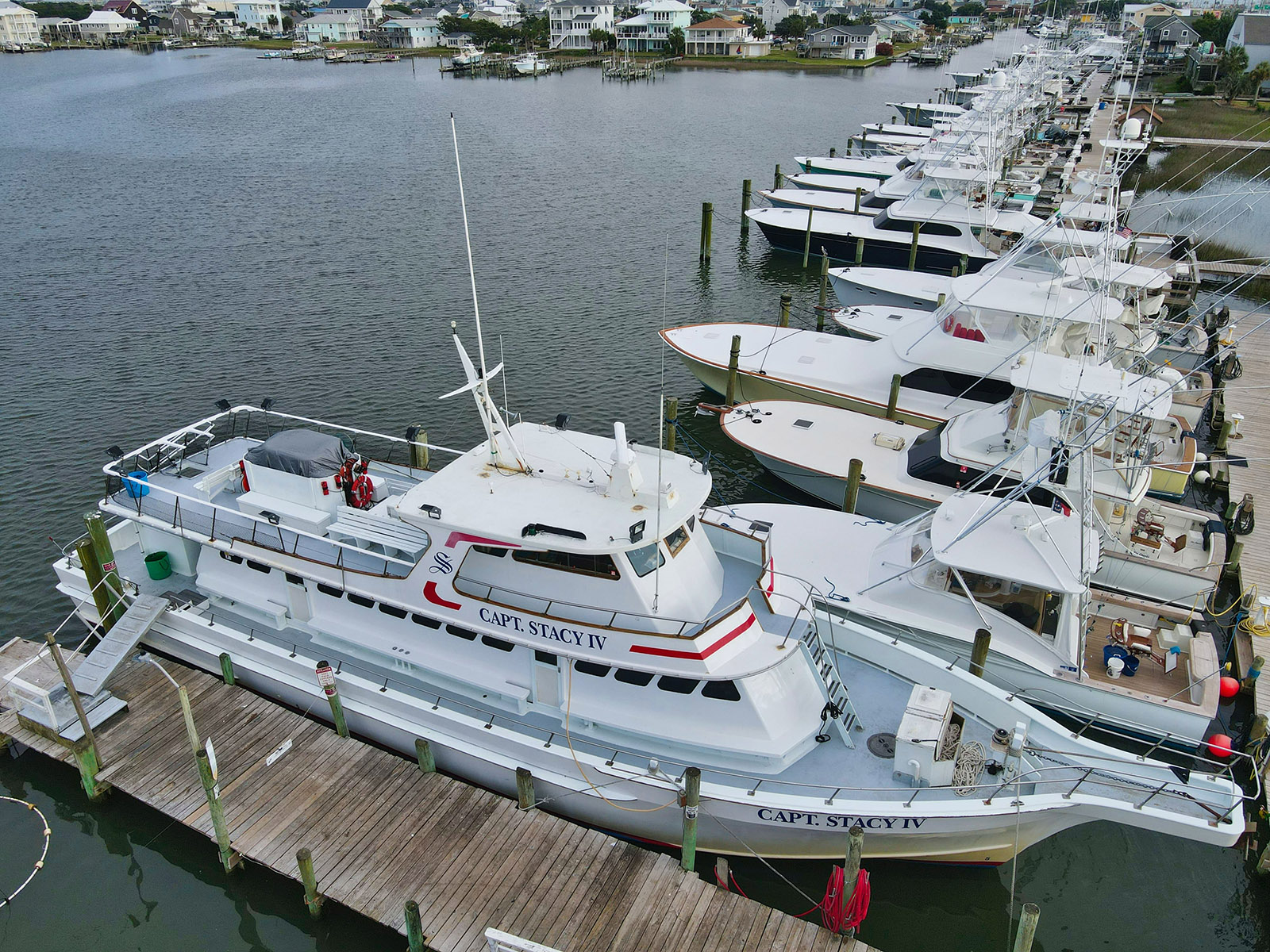 Photograph of rental yachts and motorboats at the dock to help you learn how to start a boat charter business.