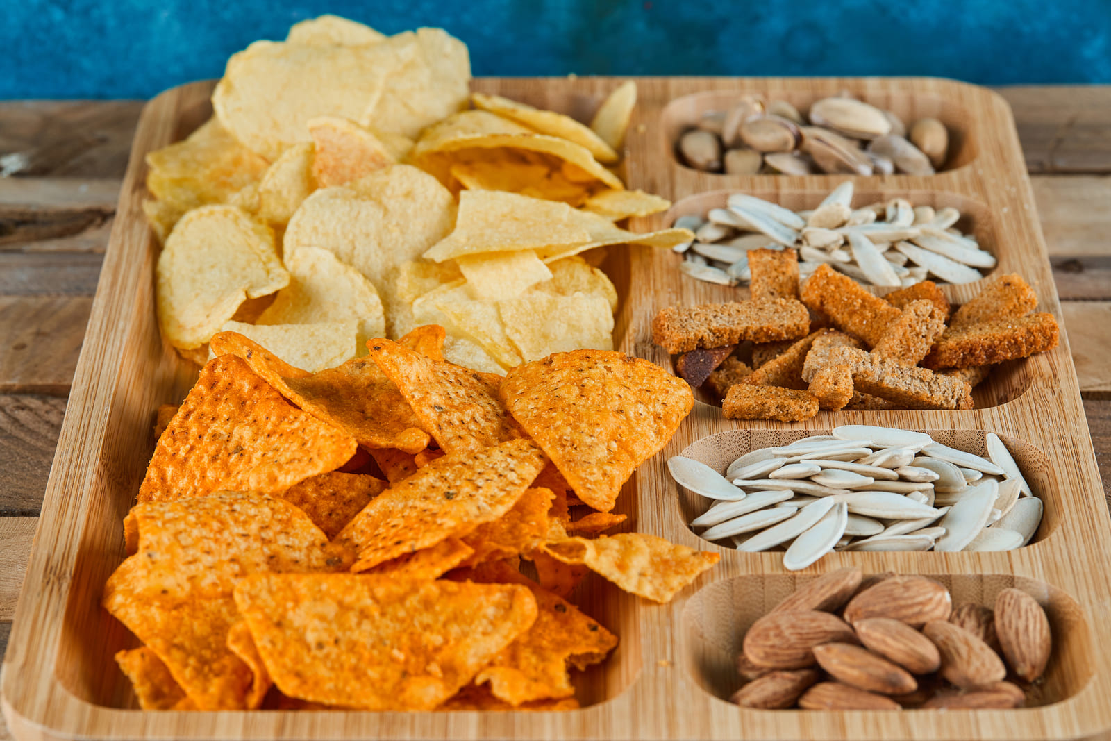 Graphic of welcome snacks, one of the popular hotel room amenities.