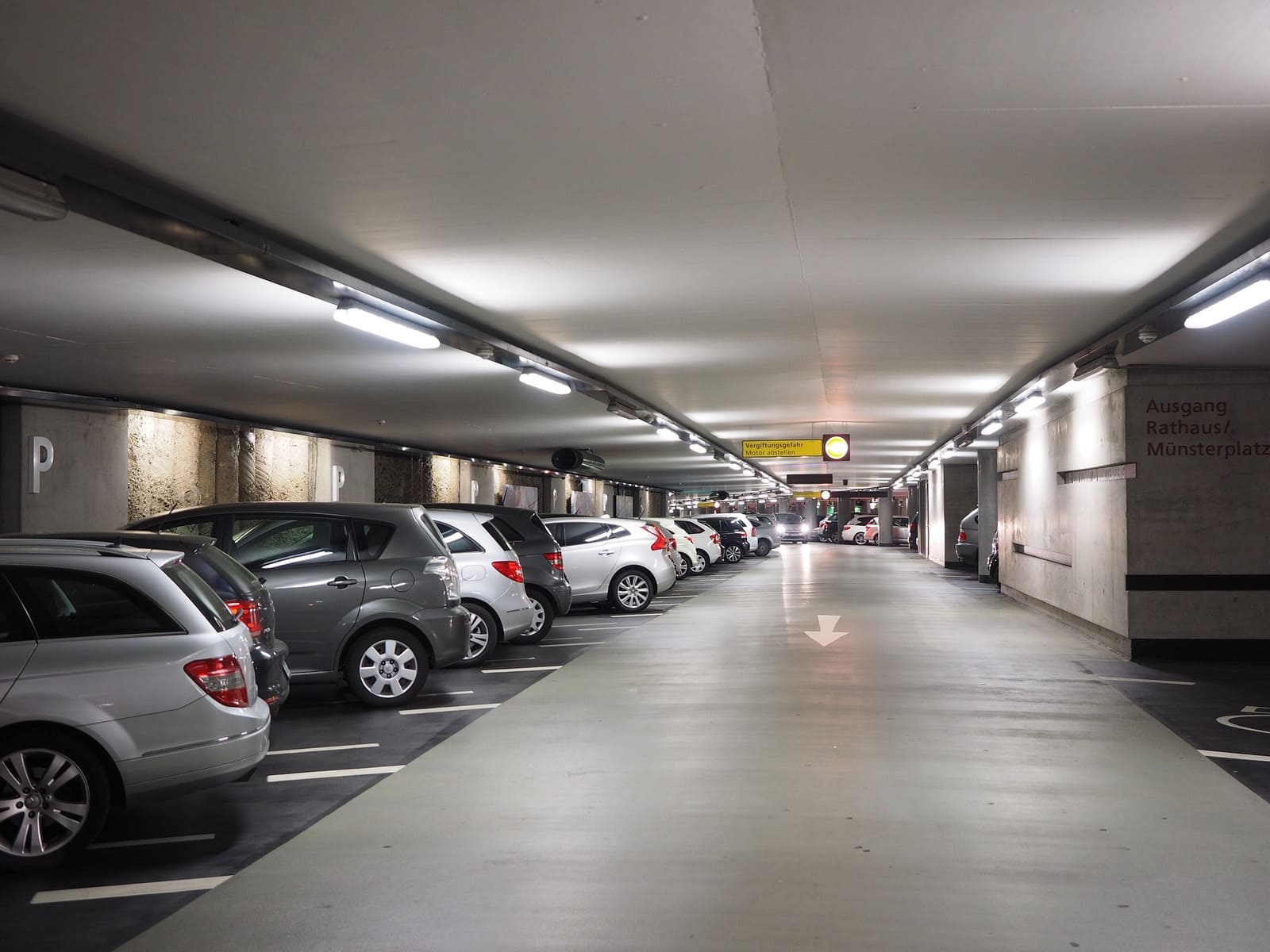 Visual of a free parking space, one of the popular hotel room amenities.