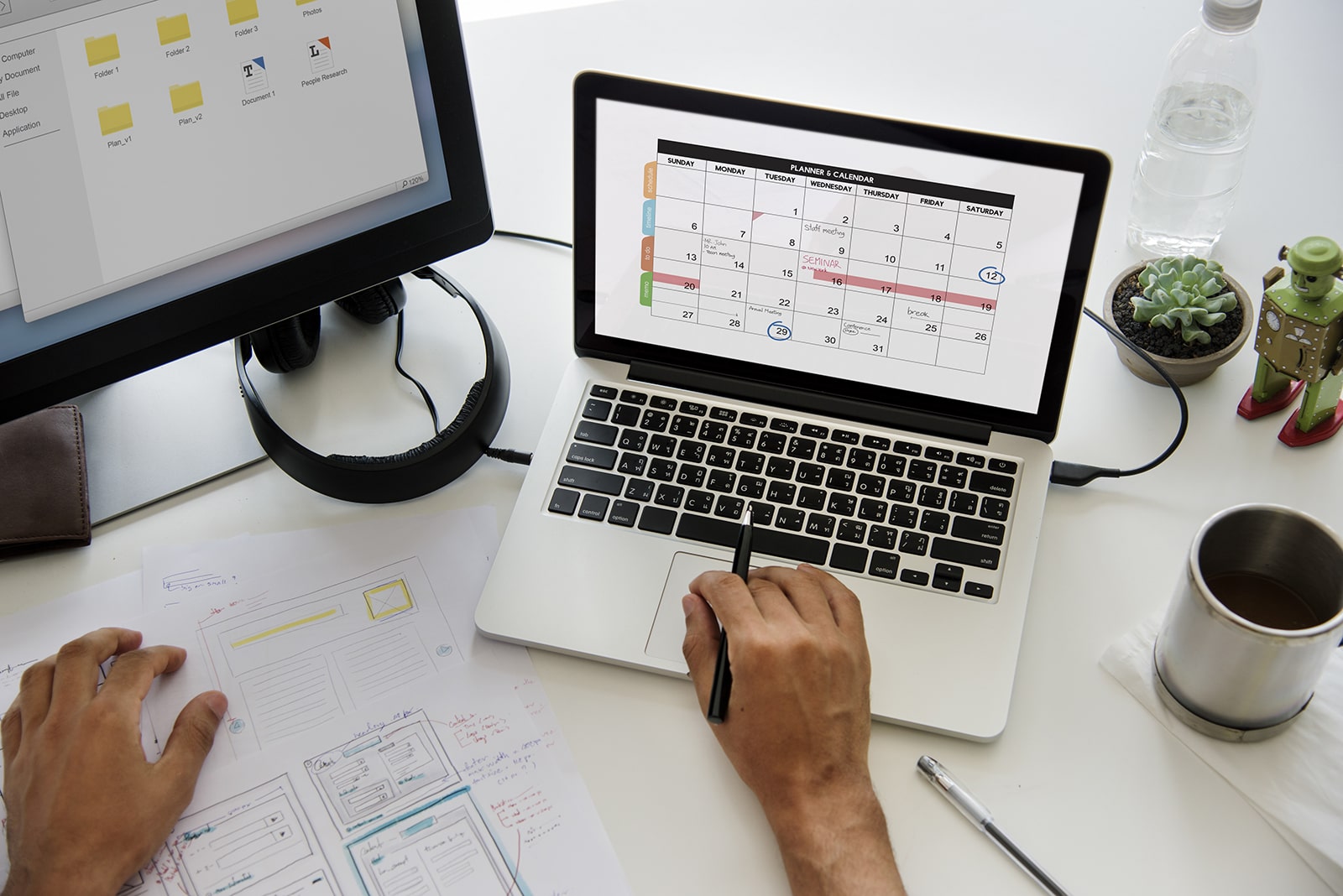 Figure of a person scheduling a business appointment.