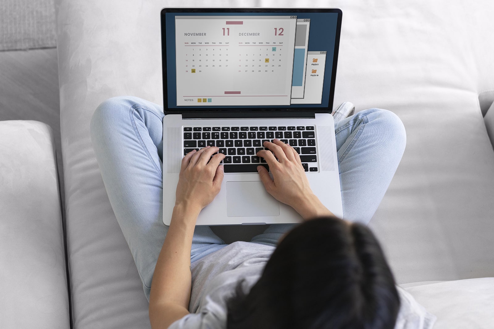 Image of a woman scheduling meetings and events with a digital booking calendar.