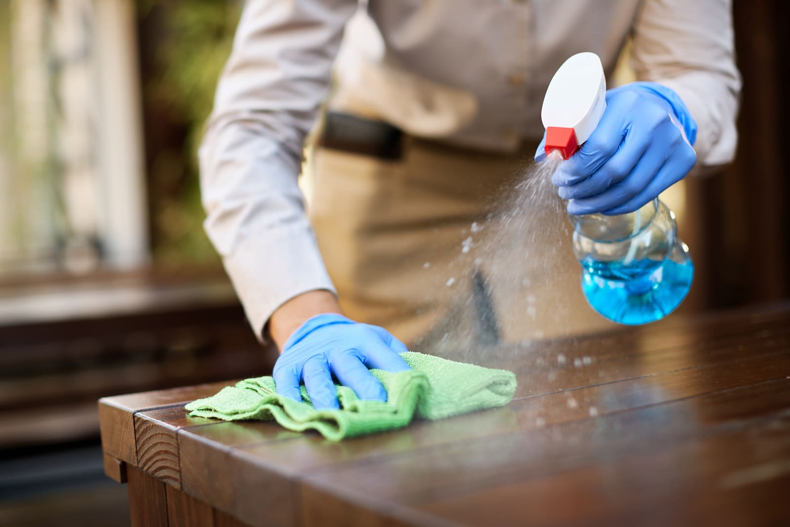 Picture of cleaning described in the vacation rental house rules template.
